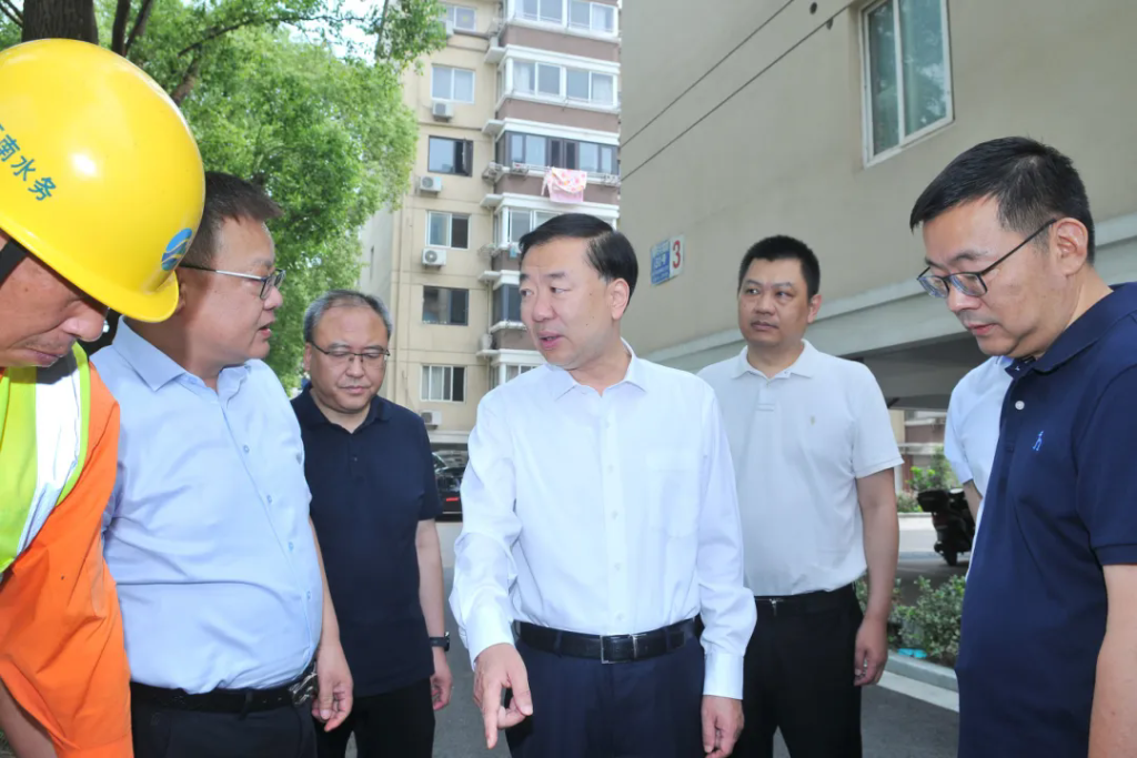 许峰调研生活污水管网建设改造工作
