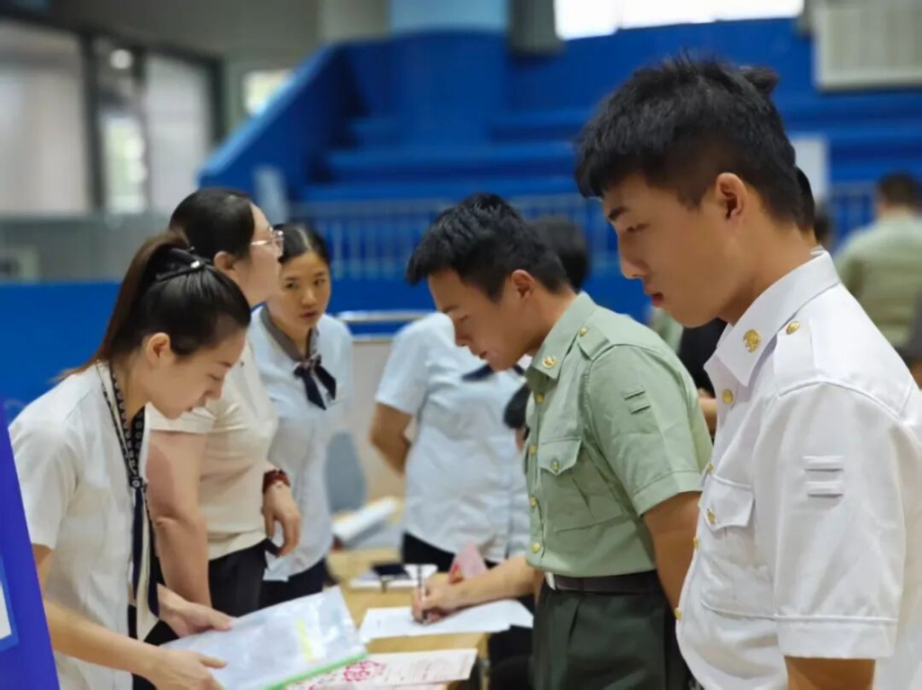 江阴举办2025年度自主就业退役军人秋季专场招聘会