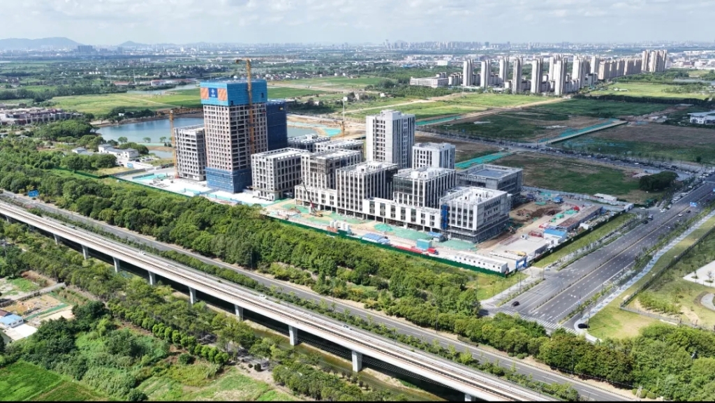 霞客湾科学城新地标封顶