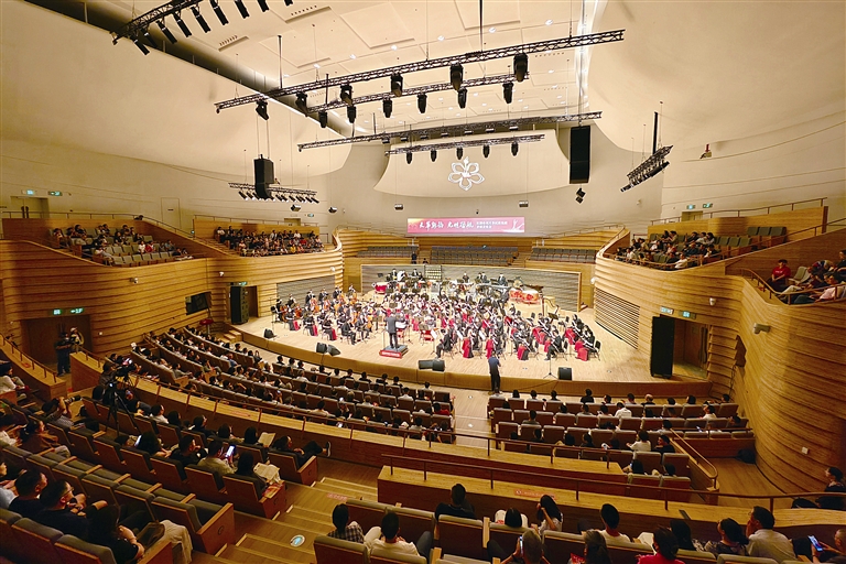 江阴市刘天华民族乐团举行首演音乐会