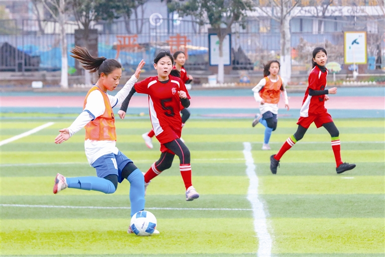 绿茵逐梦少年争锋