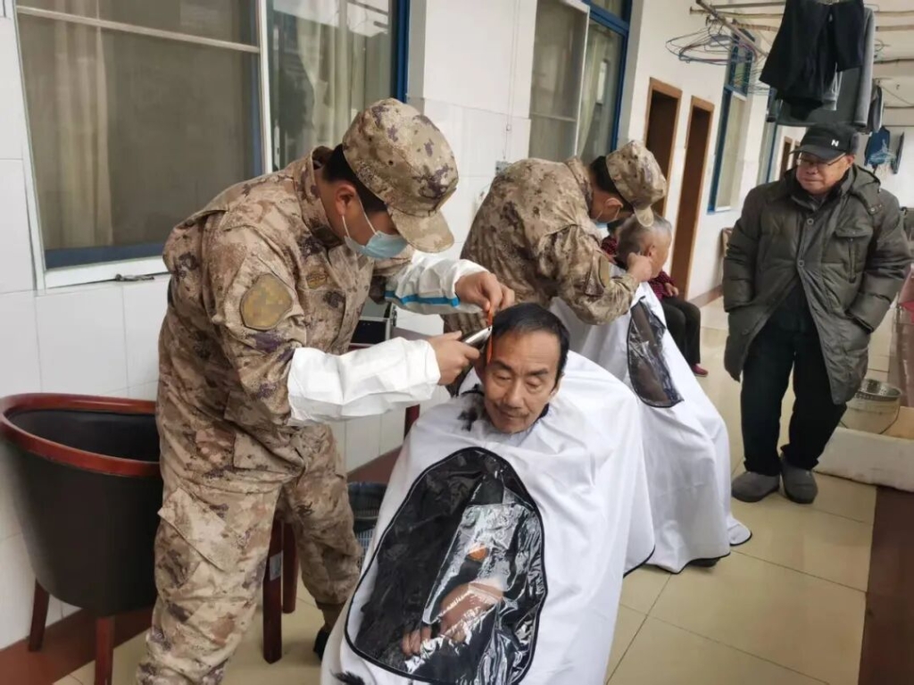 春风送暖鱼水情  军民共谱雷锋曲！江阴各地广泛开展学雷锋志愿服务活动