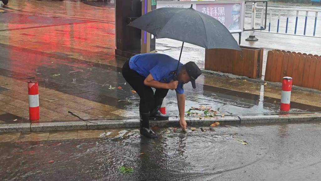 大雨҈来袭！市城管局全力以赴筑牢汛期“防护网”